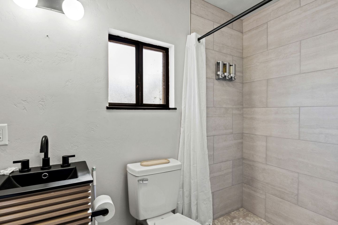 Tranquil Mountain Cabins with Modern Amenities near Garden of the Gods in Colorado Springs, Colorado