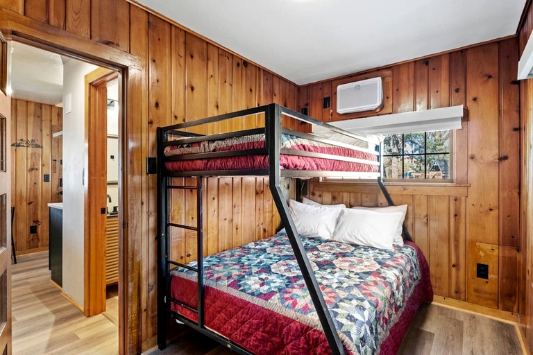 Cabins (United States of America, Colorado Springs, Colorado)