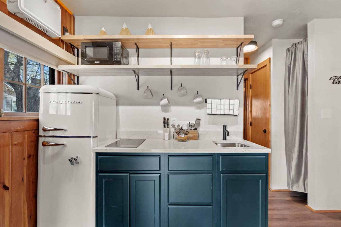 Inviting Rustic Cabins with Outdoor Gathering Areas near Garden of the Gods in Colorado Springs, Colorado