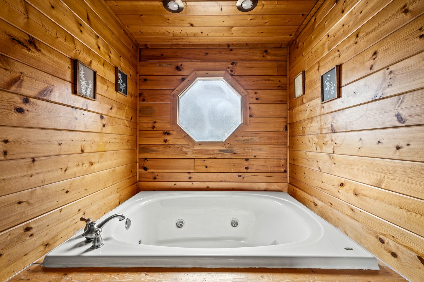 Impressive Cabin with Indoor Swimming Pool and Pool Table in Sevierville, Tennessee