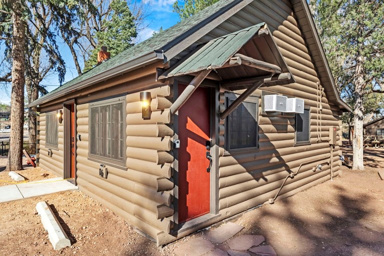 Cozy Modern Cabins with Mountain Views near Garden of the Gods in Colorado Springs, Colorado