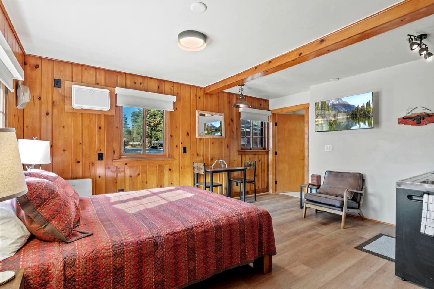 Tranquil Nature Cabins with Family-Friendly Features near Garden of the Gods in Colorado Springs, Colorado