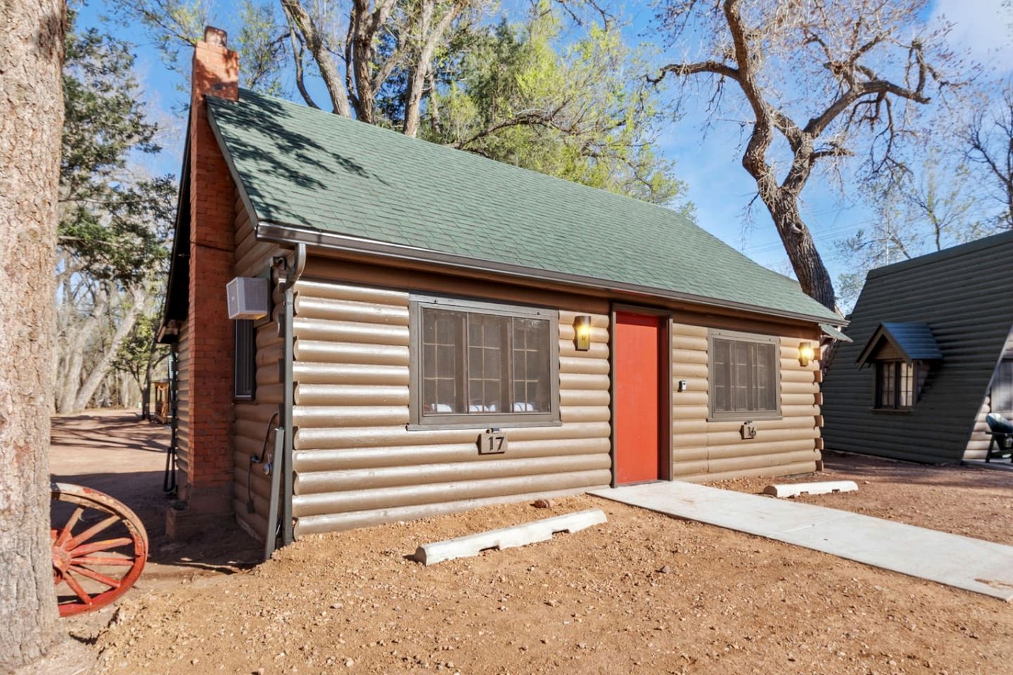 Tranquil Nature Cabins with Family-Friendly Features near Garden of the Gods in Colorado Springs, Colorado