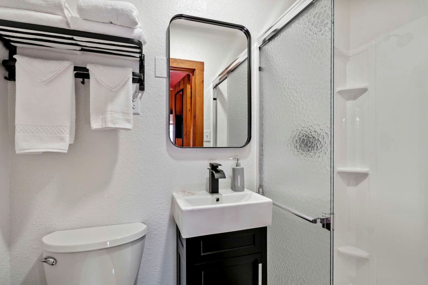 Comfortable Woodland Cabins with Pet-Friendly Amenities Near Garden of the Gods, Colorado Springs CO