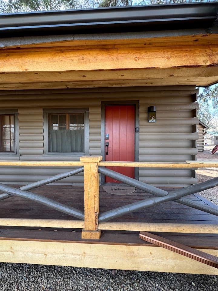 Comfortable Woodland Cabins with Pet-Friendly Amenities Near Garden of the Gods, Colorado Springs CO