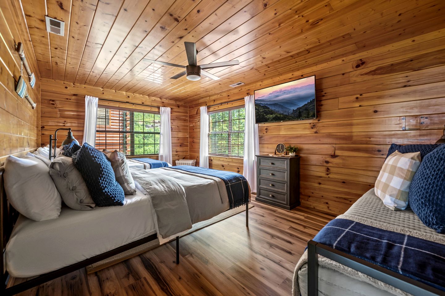 Impressive Cabin with Indoor Swimming Pool and Pool Table in Sevierville, Tennessee