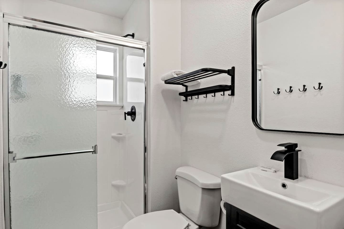 Peaceful Mountain Cabins with Modern Amenities Near Garden of the Gods, Colorado Springs CO