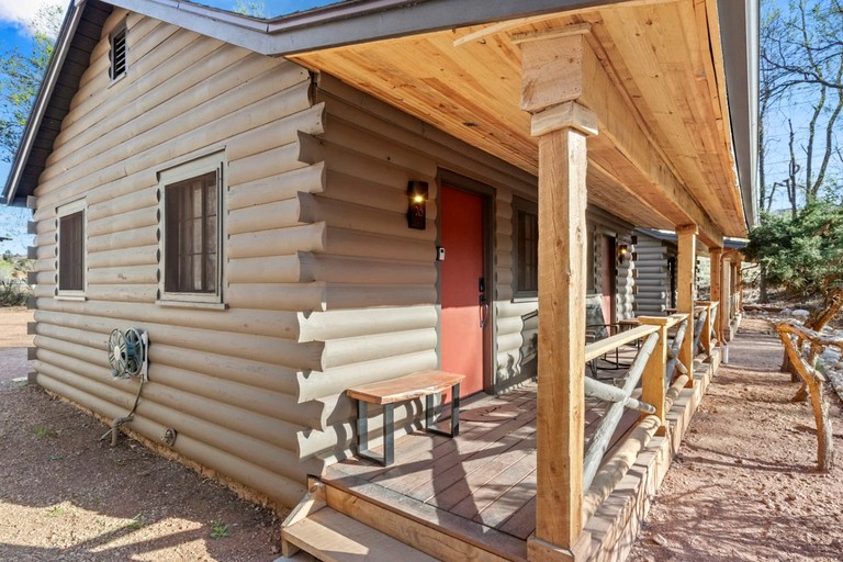 Peaceful Mountain Cabins with Modern Amenities Near Garden of the Gods, Colorado Springs CO