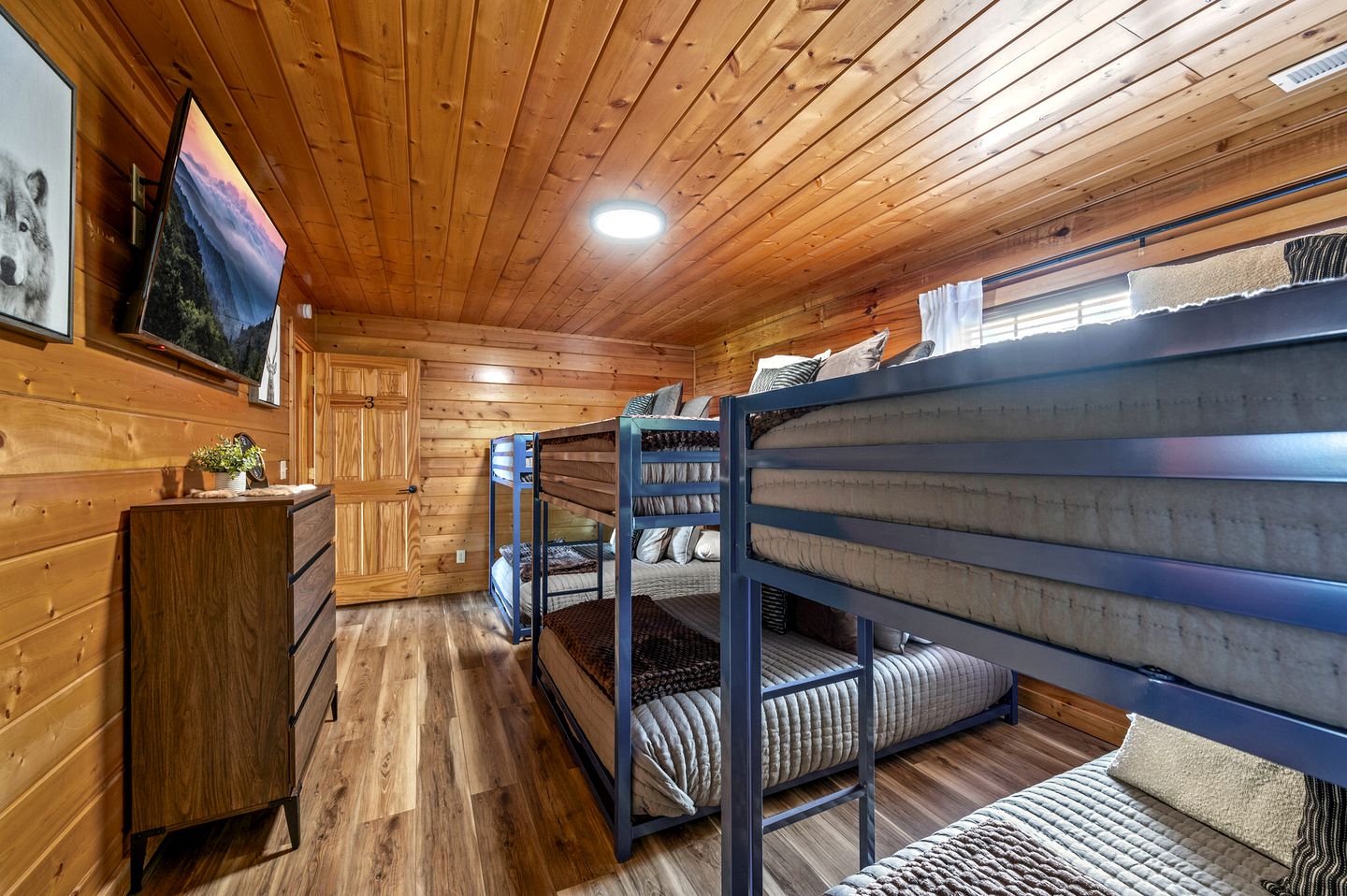 Impressive Cabin with Indoor Swimming Pool and Pool Table in Sevierville, Tennessee