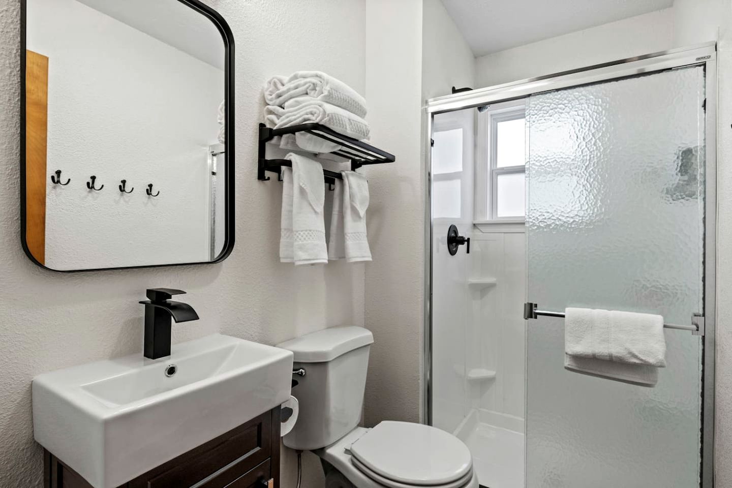 Enchanting Pet-Friendly Cabins with Modern Amenities near Garden of the Gods in Colorado Springs, Colorado