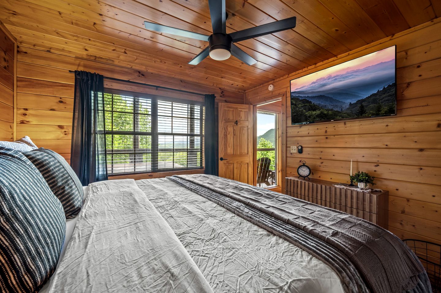 Impressive Cabin with Indoor Swimming Pool and Pool Table in Sevierville, Tennessee