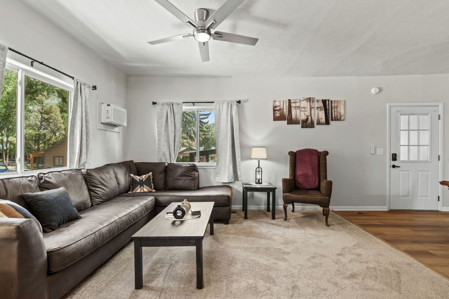 Peaceful Mountain Cabins with Modern Amenities near Garden of the Gods, Colorado Springs CO