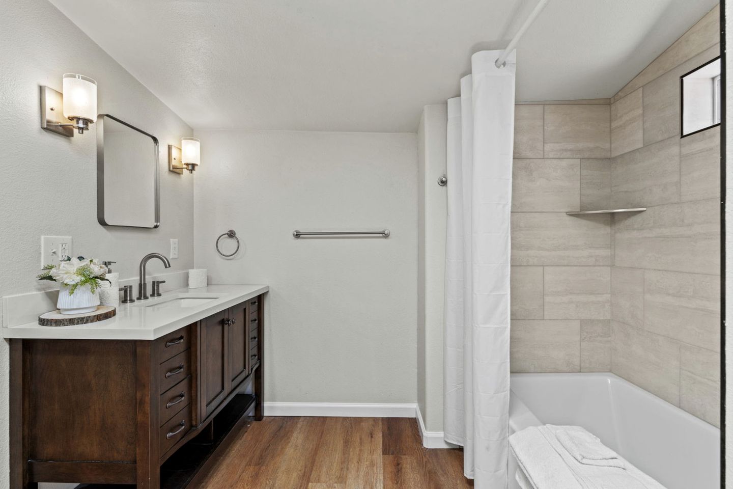 Peaceful Mountain Cabins with Modern Amenities near Garden of the Gods, Colorado Springs CO