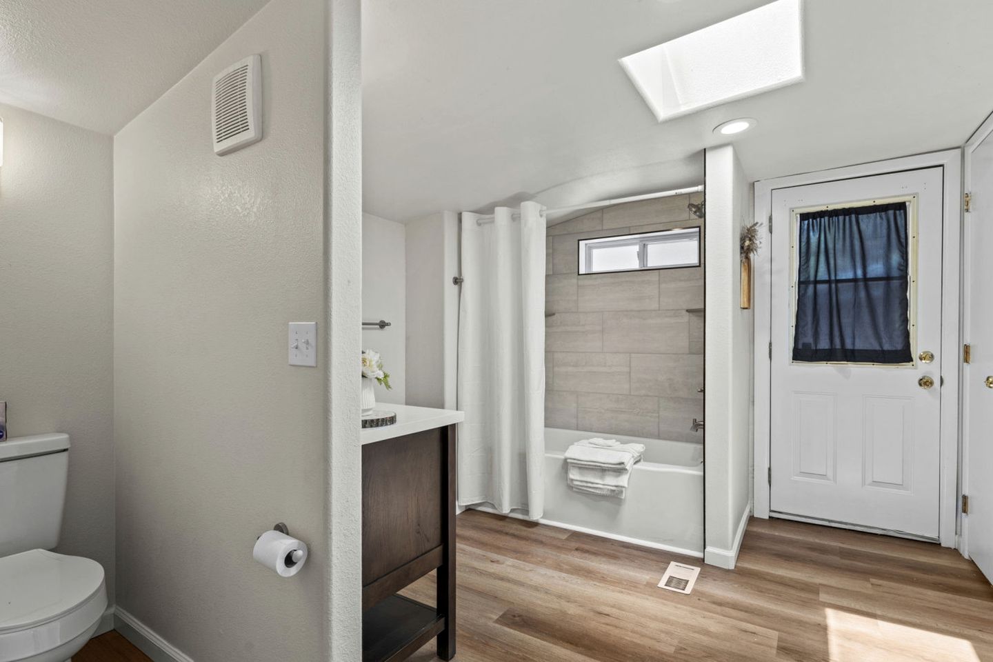 Peaceful Mountain Cabins with Modern Amenities near Garden of the Gods, Colorado Springs CO