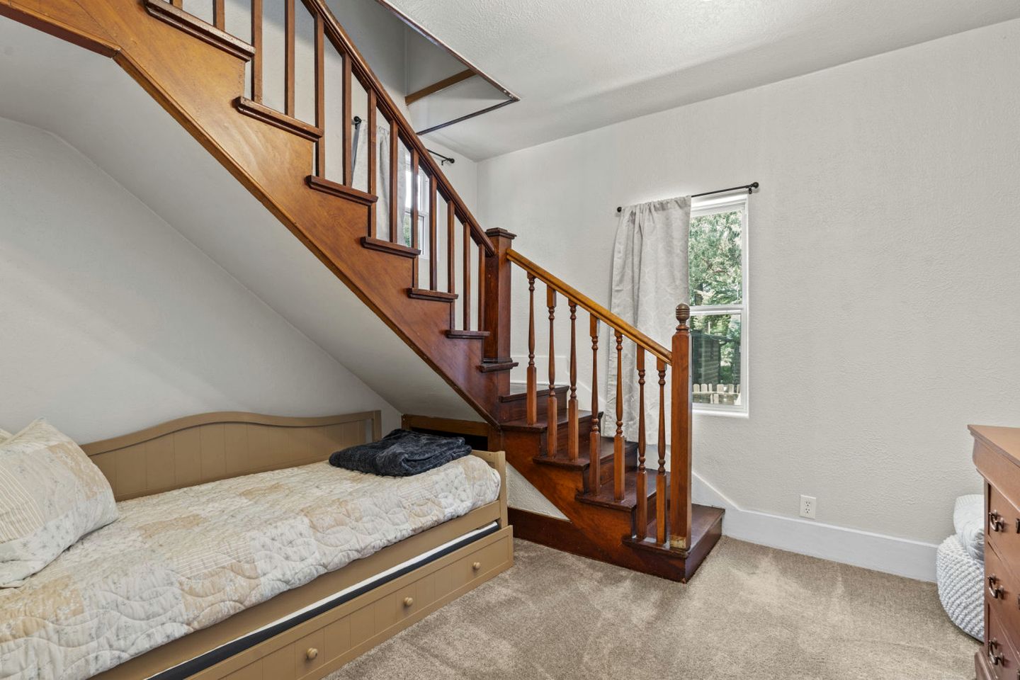 Peaceful Mountain Cabins with Modern Amenities near Garden of the Gods, Colorado Springs CO