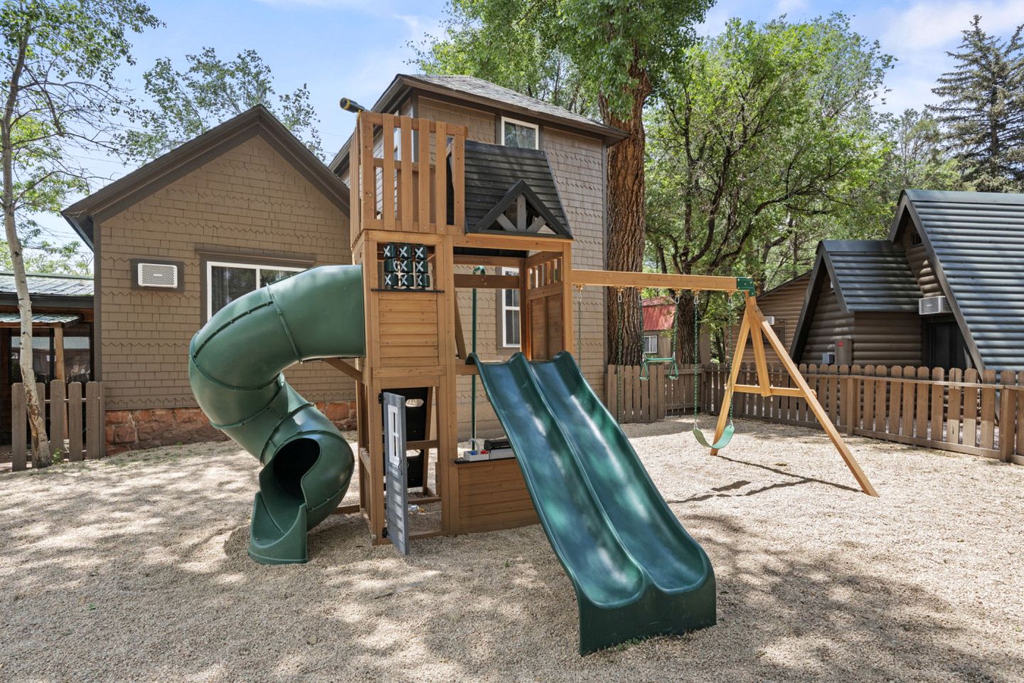 Peaceful Mountain Cabins with Modern Amenities near Garden of the Gods, Colorado Springs CO