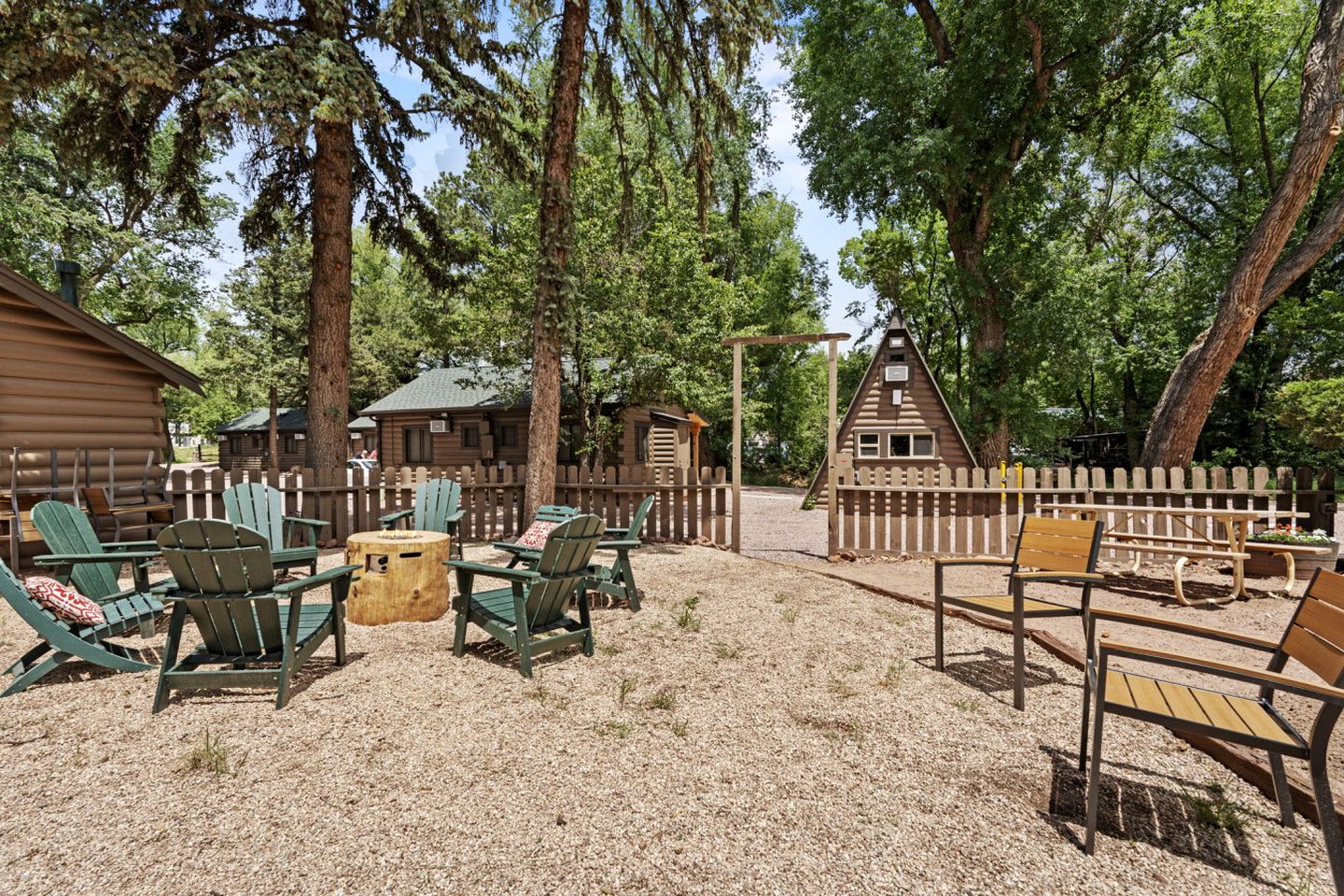Peaceful Mountain Cabins with Modern Amenities near Garden of the Gods, Colorado Springs CO