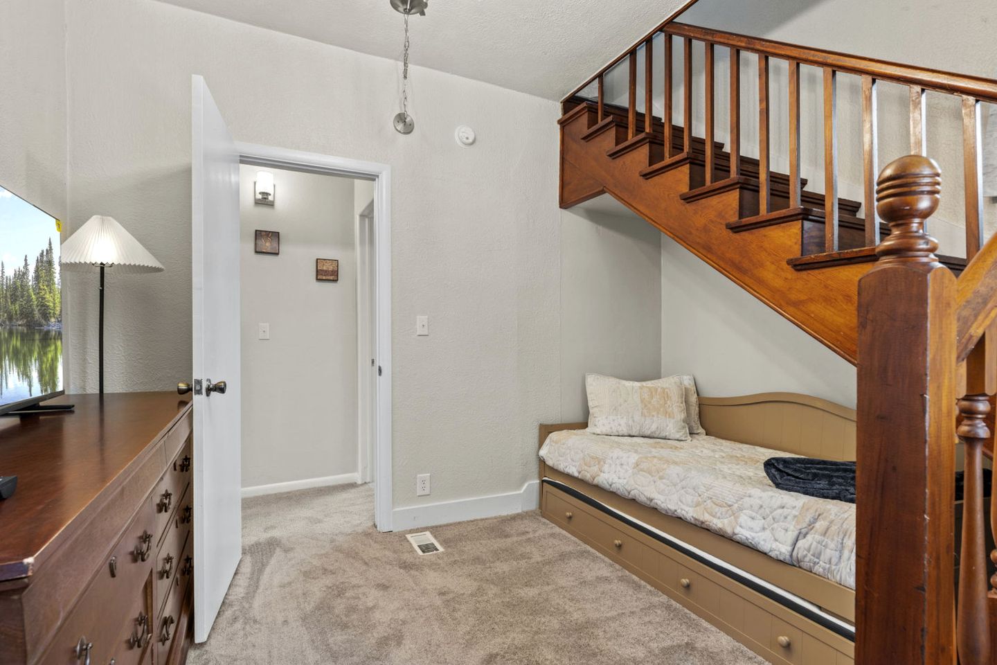 Peaceful Mountain Cabins with Modern Amenities near Garden of the Gods, Colorado Springs CO