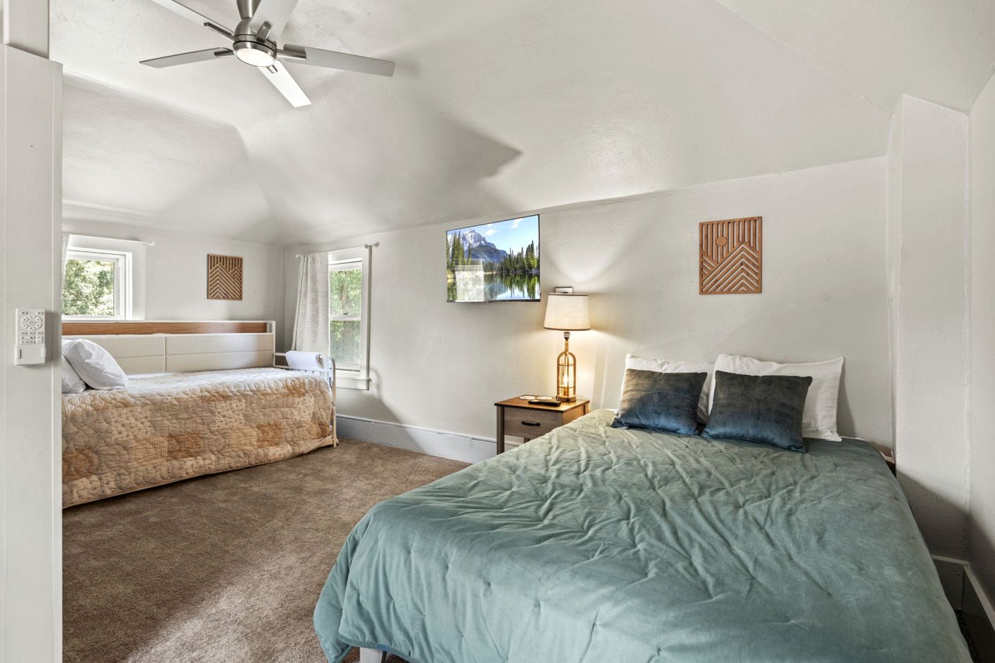 Peaceful Mountain Cabins with Modern Amenities near Garden of the Gods, Colorado Springs CO