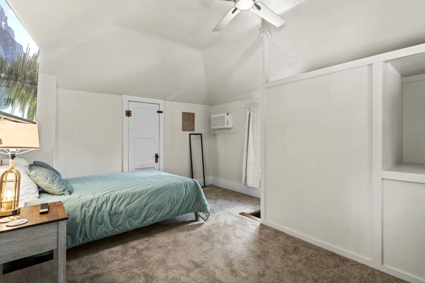 Peaceful Mountain Cabins with Modern Amenities near Garden of the Gods, Colorado Springs CO