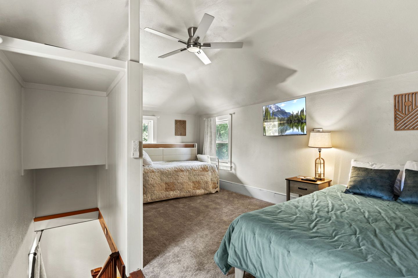 Peaceful Mountain Cabins with Modern Amenities near Garden of the Gods, Colorado Springs CO