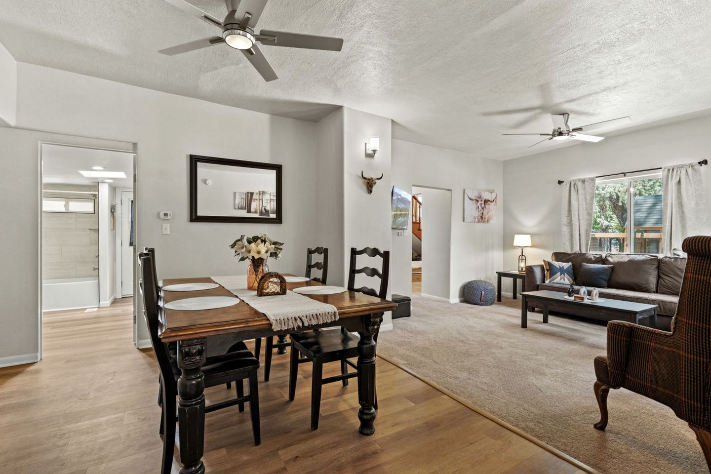 Peaceful Mountain Cabins with Modern Amenities near Garden of the Gods, Colorado Springs CO