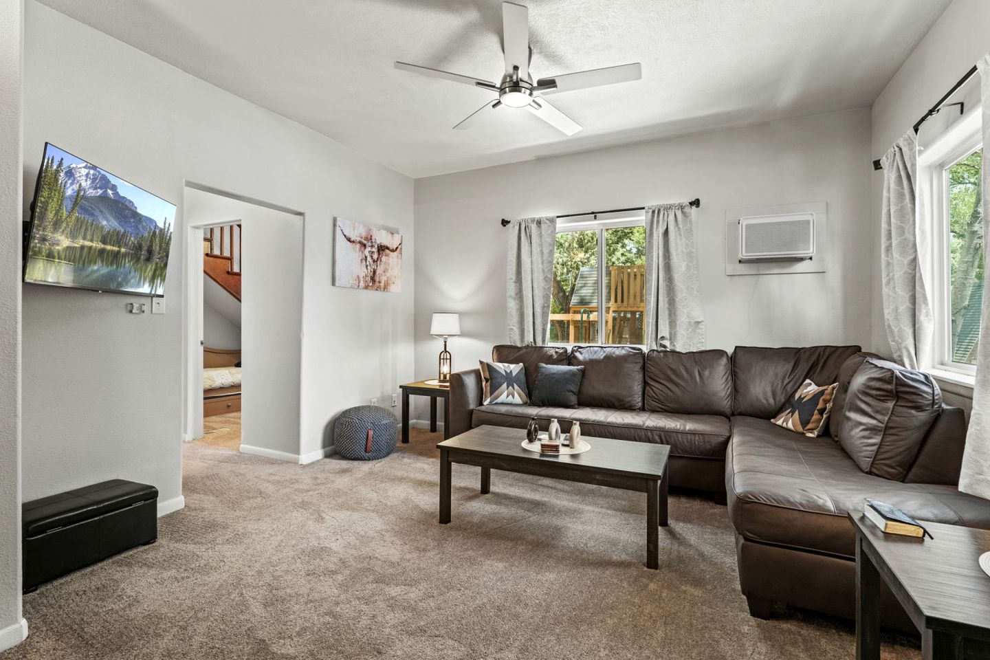 Peaceful Mountain Cabins with Modern Amenities near Garden of the Gods, Colorado Springs CO