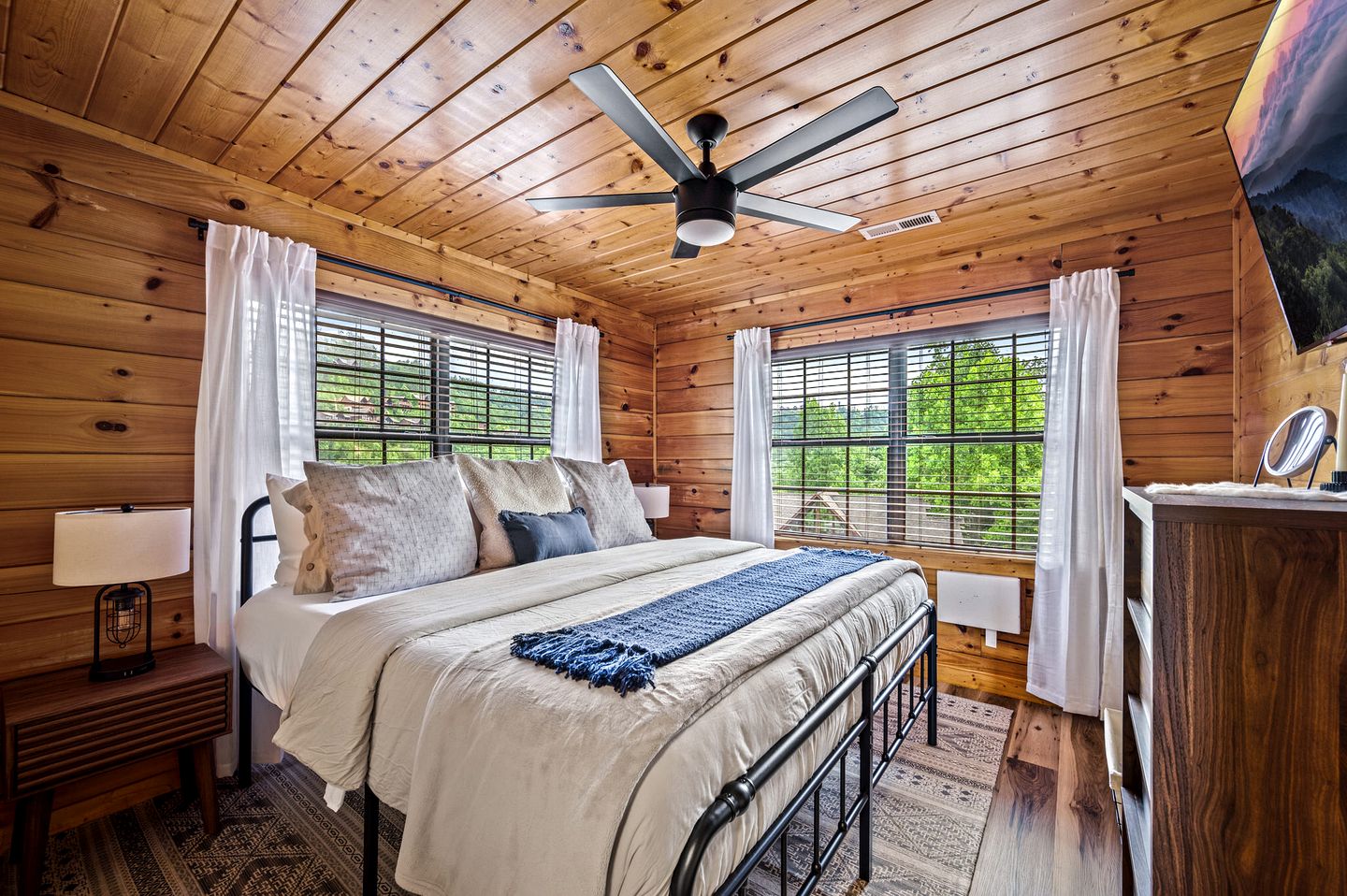 Impressive Cabin with Indoor Swimming Pool and Pool Table in Sevierville, Tennessee
