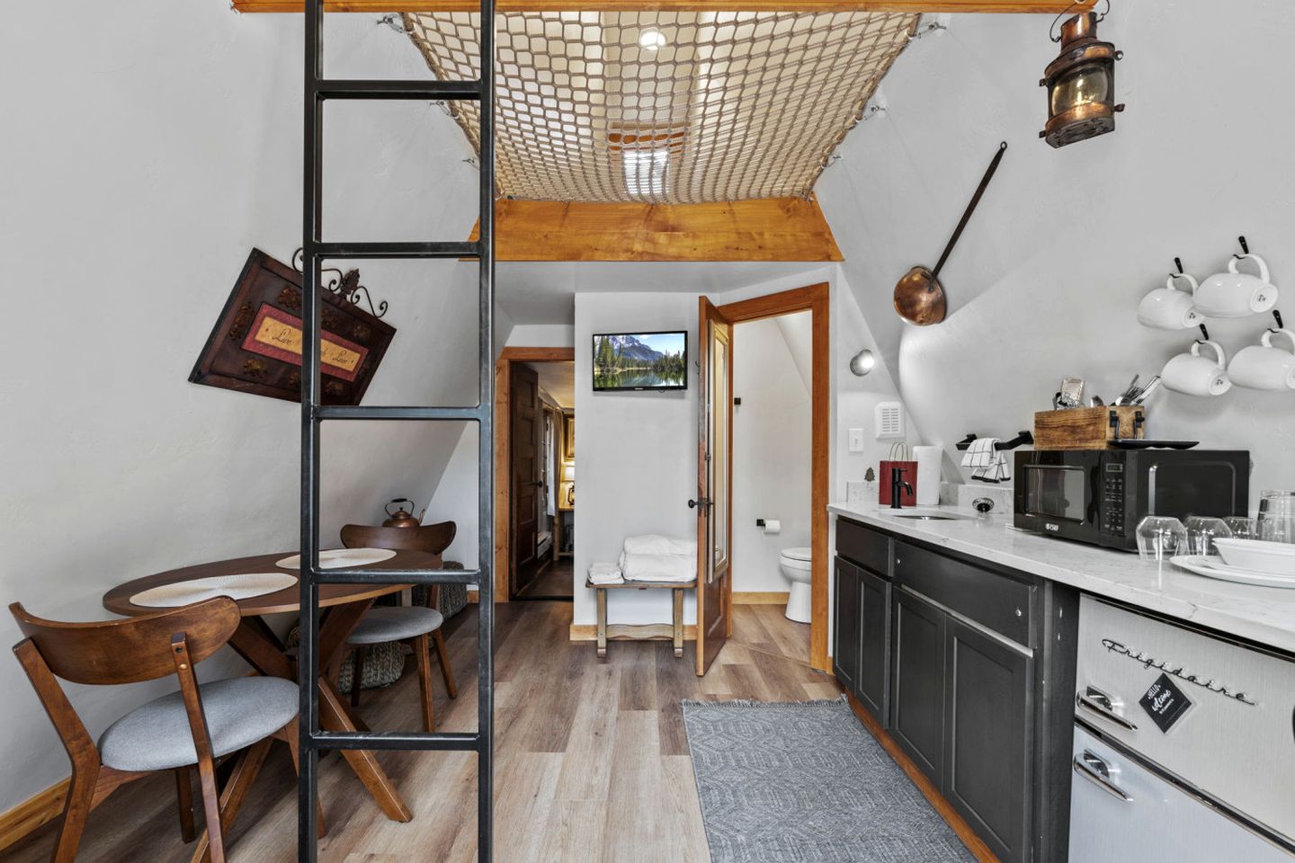 Charming A-Frame Cabins with Scenic Views, Nestled Near Garden of the Gods in Colorado Springs, CO