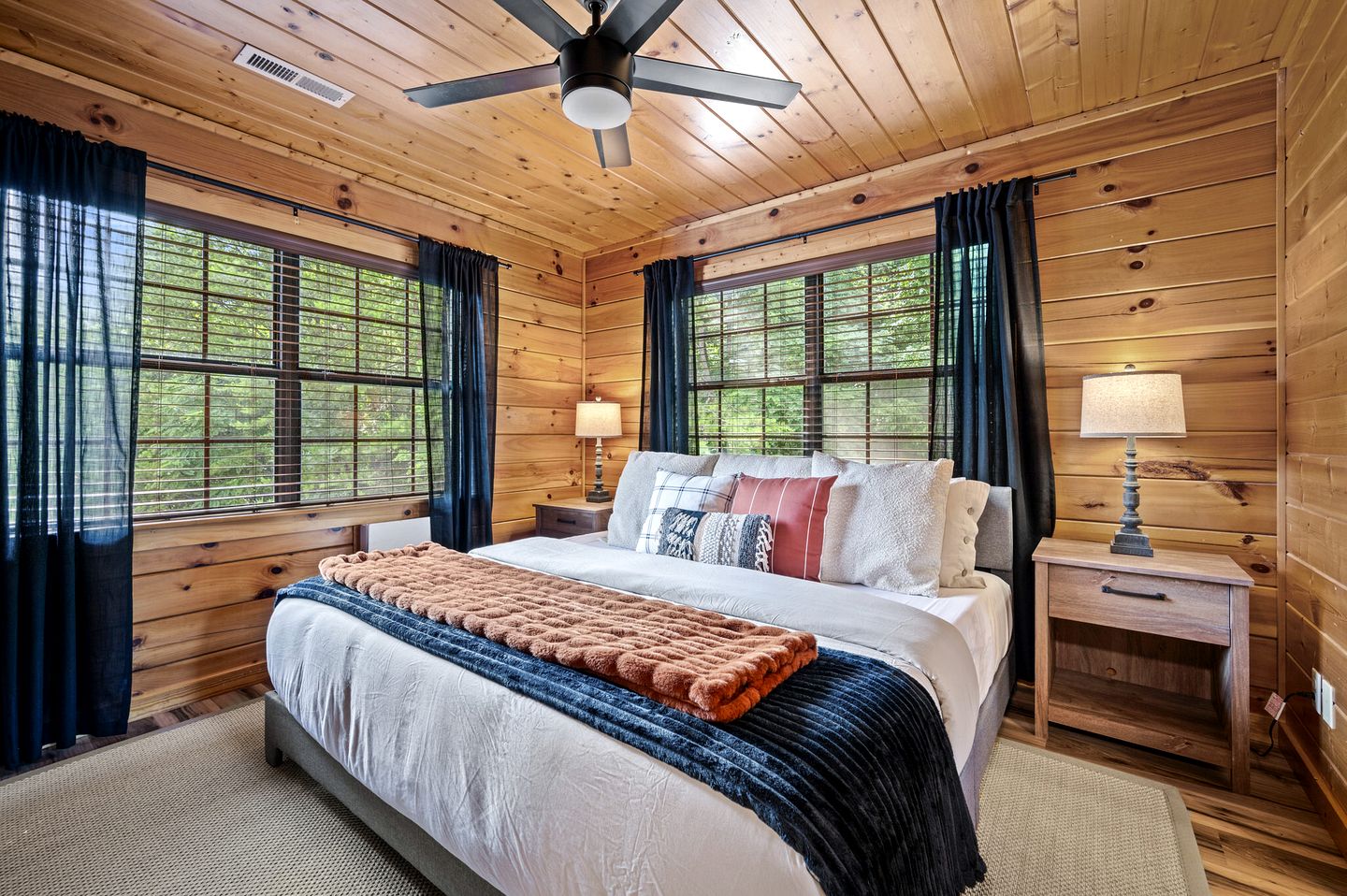 Impressive Cabin with Indoor Swimming Pool and Pool Table in Sevierville, Tennessee