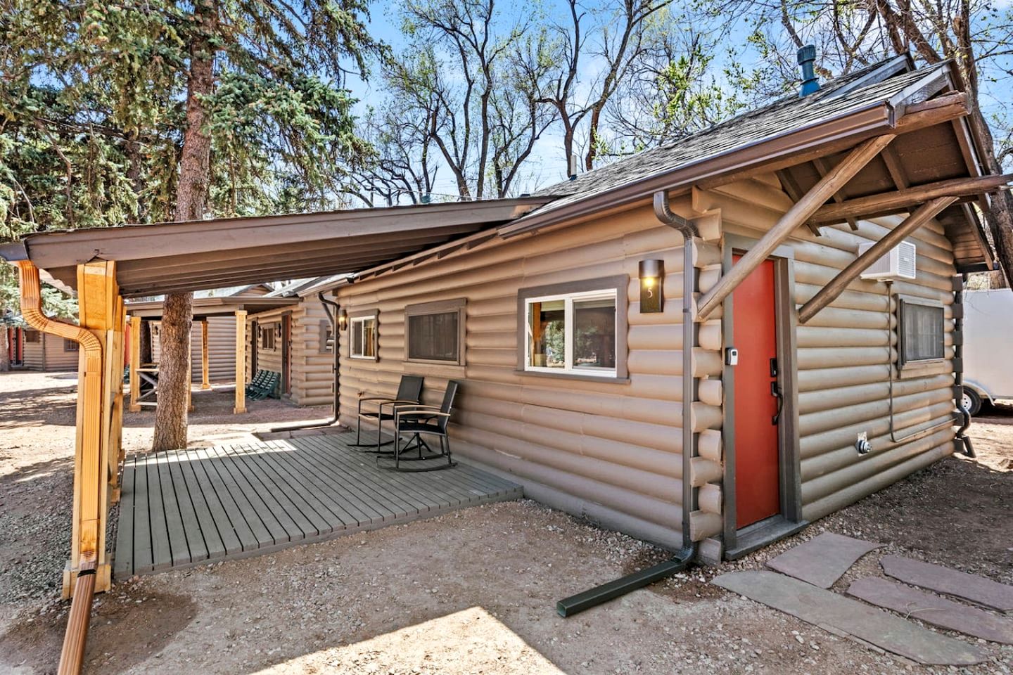 Charming Pet-Friendly Cabins with Scenic Outdoor Spaces near Garden of the Gods in Colorado Springs, Colorado