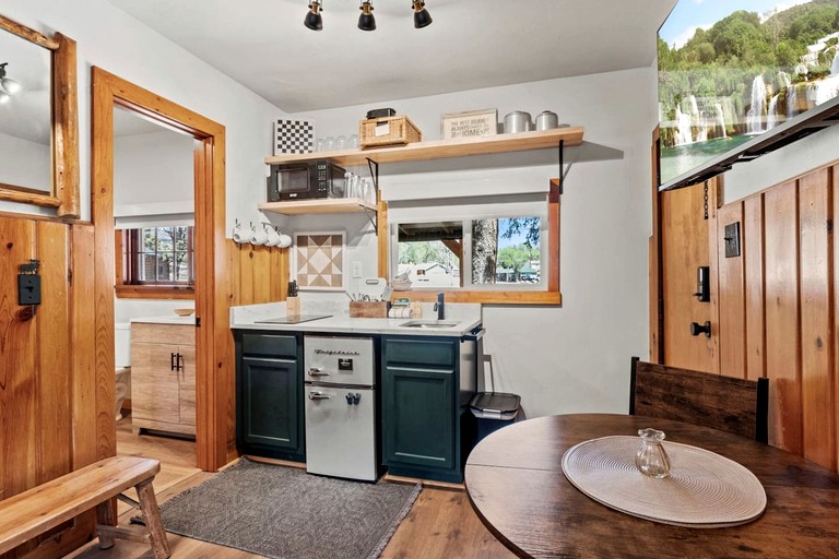 Cabins (United States of America, Colorado Springs, Colorado)