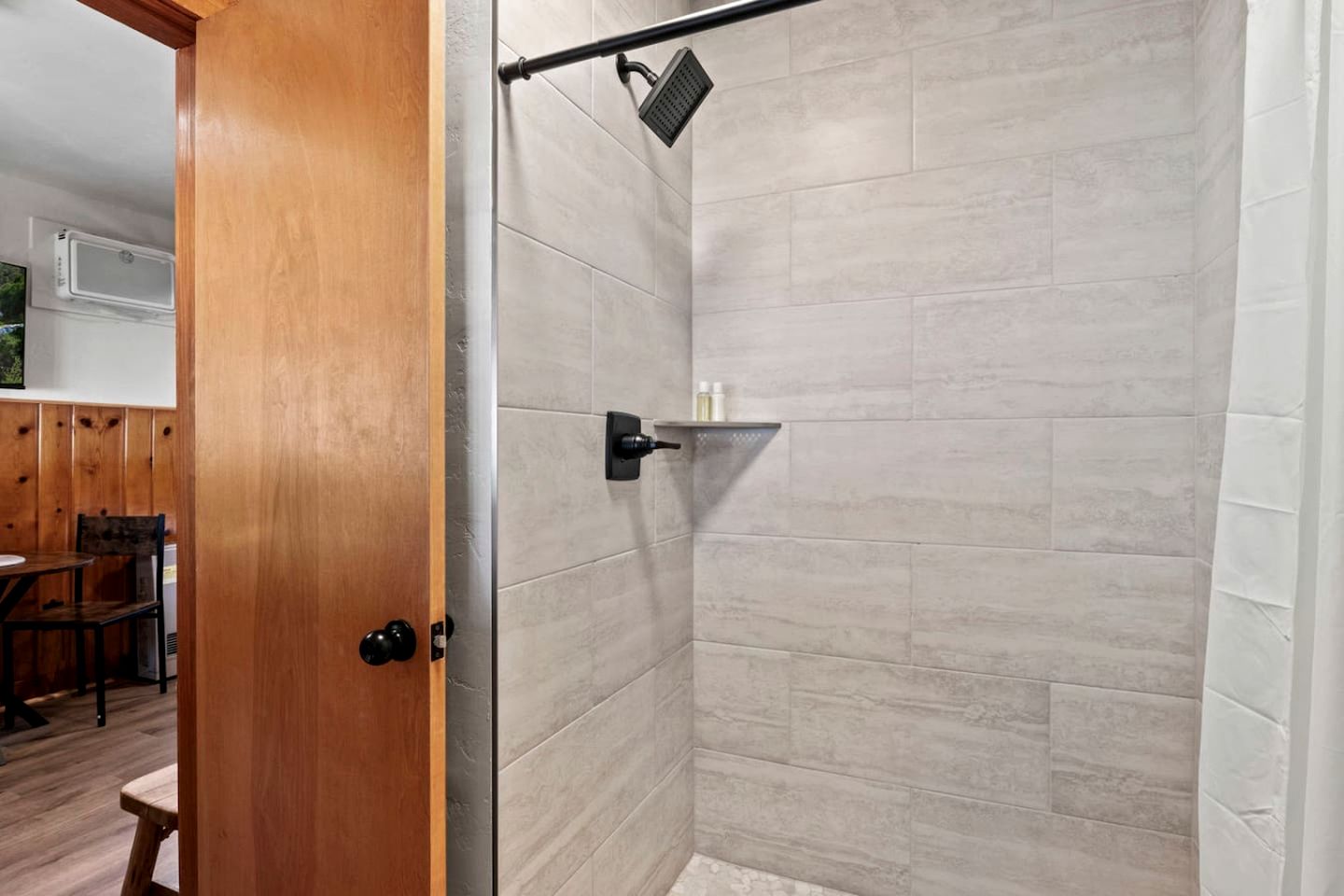 Tranquil Rustic Cabins with Scenic Mountain Access near Garden of the Gods, Colorado Springs CO