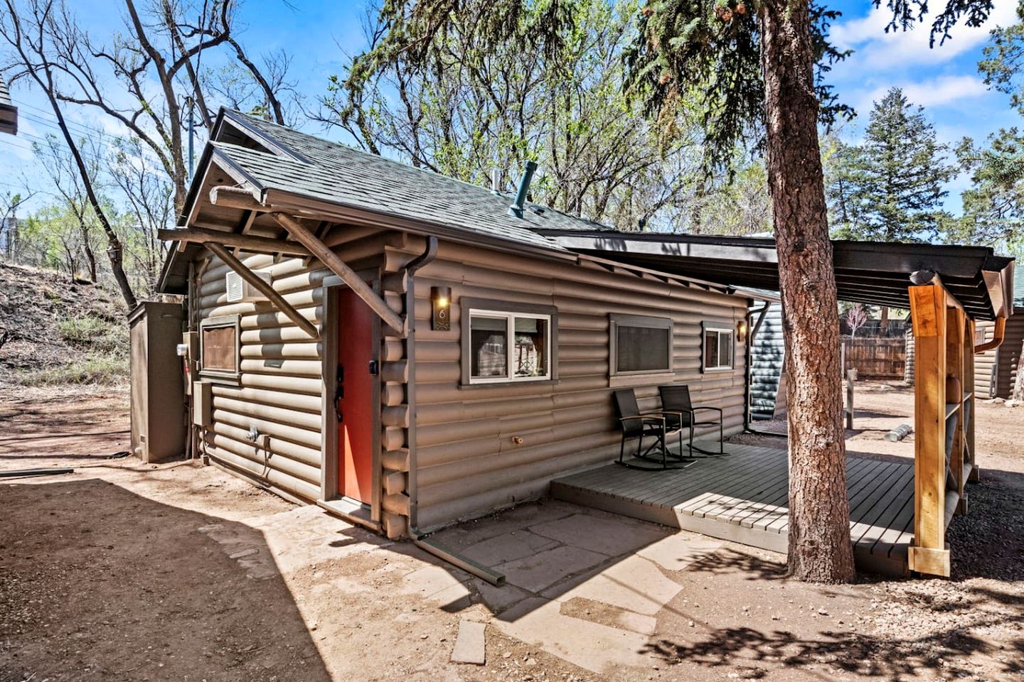 Tranquil Rustic Cabins with Scenic Mountain Access near Garden of the Gods, Colorado Springs CO
