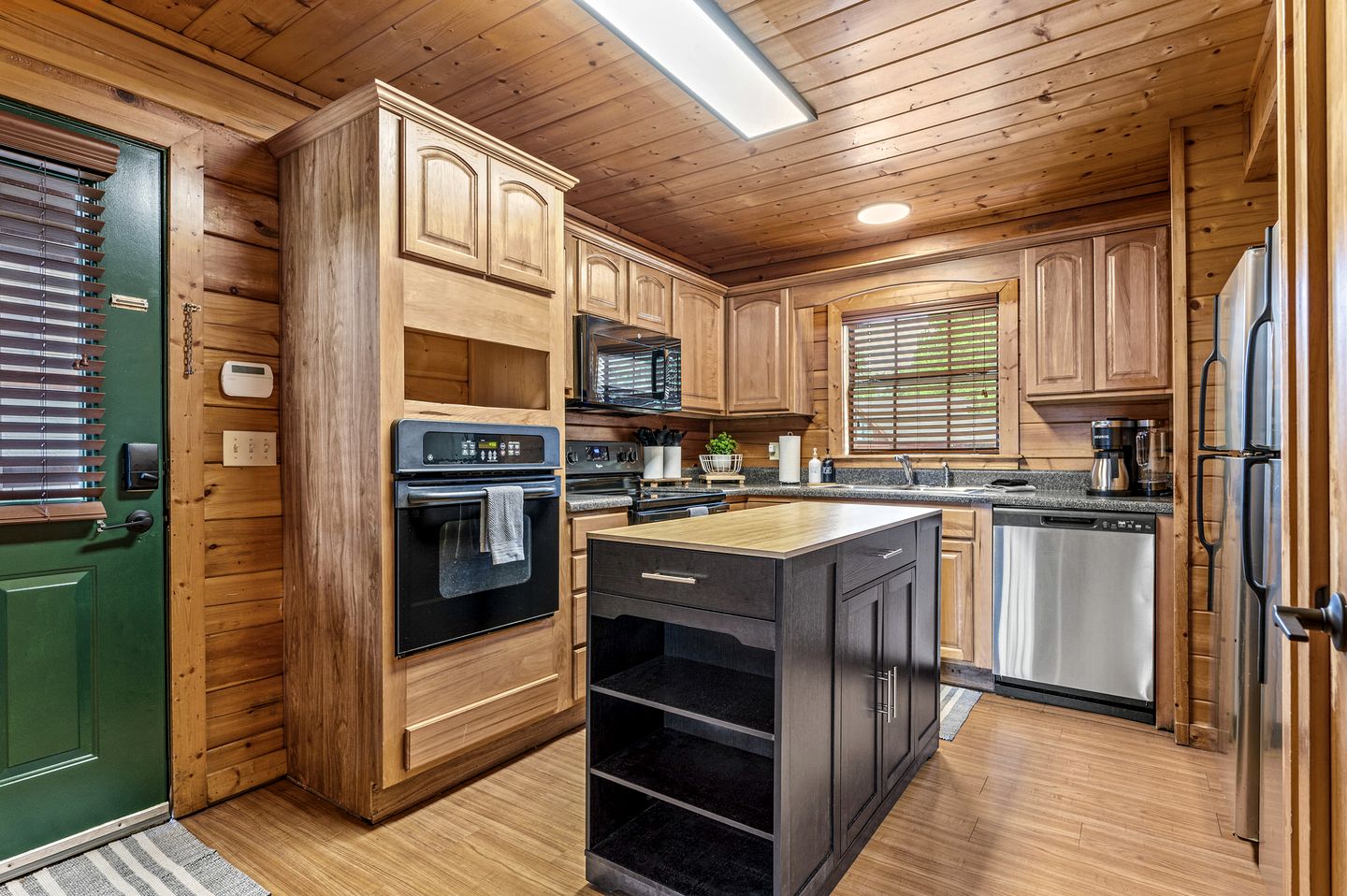 Impressive Cabin with Indoor Swimming Pool and Pool Table in Sevierville, Tennessee
