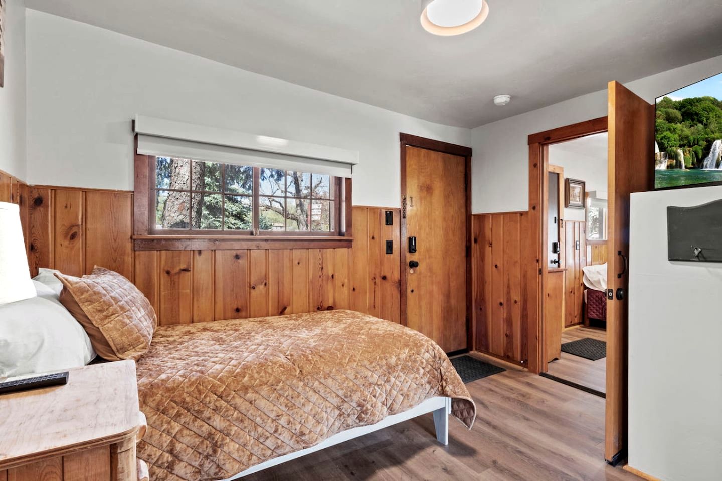 Charming Pet-Friendly Cabins with Scenic Views near Garden of the Gods, Colorado Springs CO