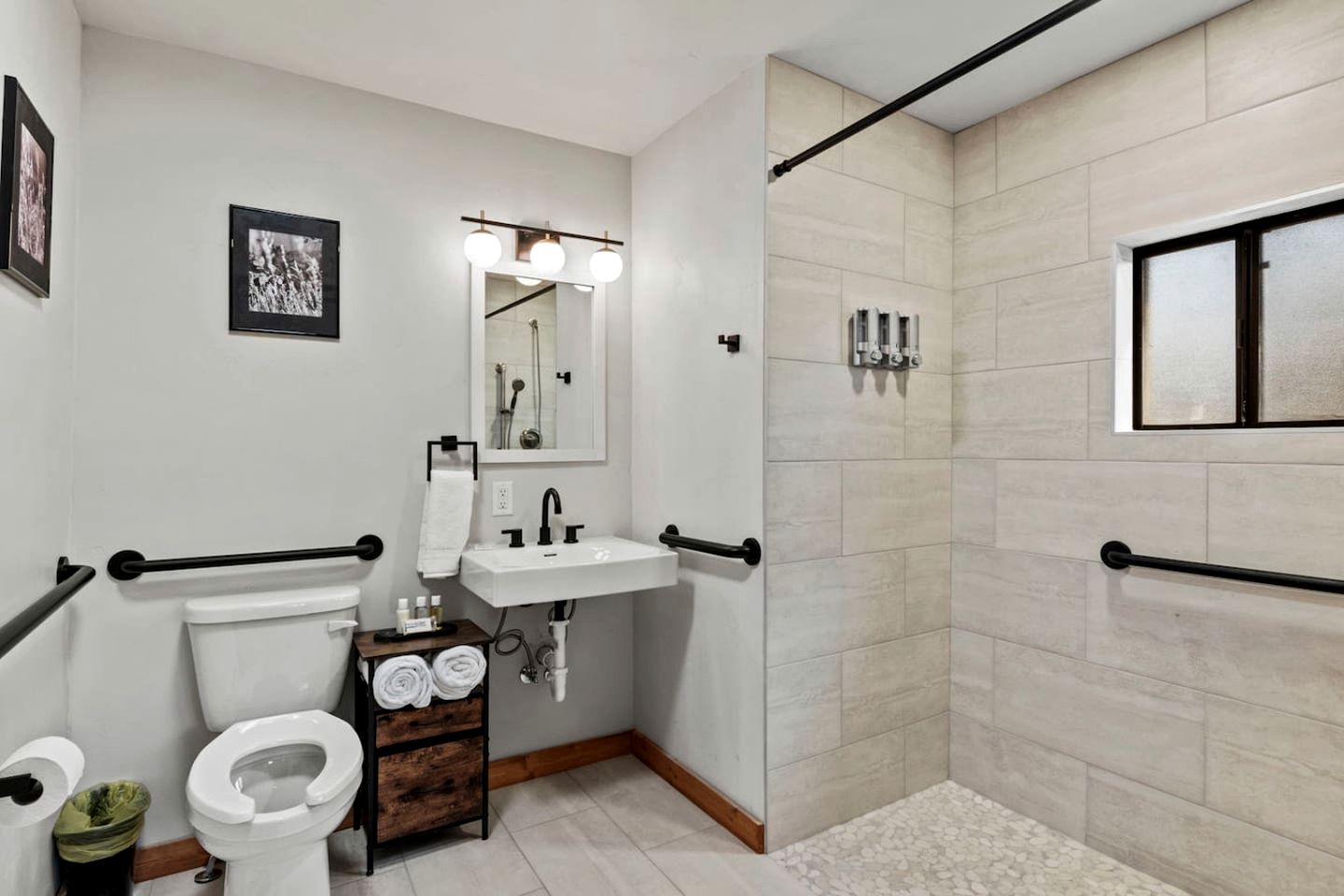 Charming Pet-Friendly Cabins with Scenic Views near Garden of the Gods, Colorado Springs CO