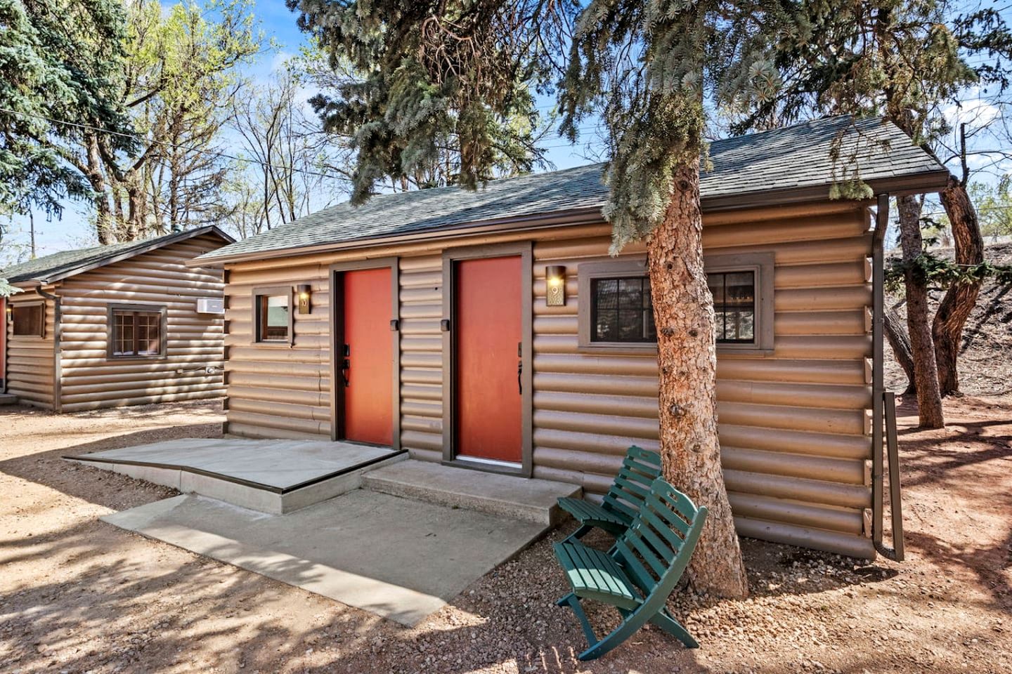 Charming Pet-Friendly Cabins with Scenic Views near Garden of the Gods, Colorado Springs CO
