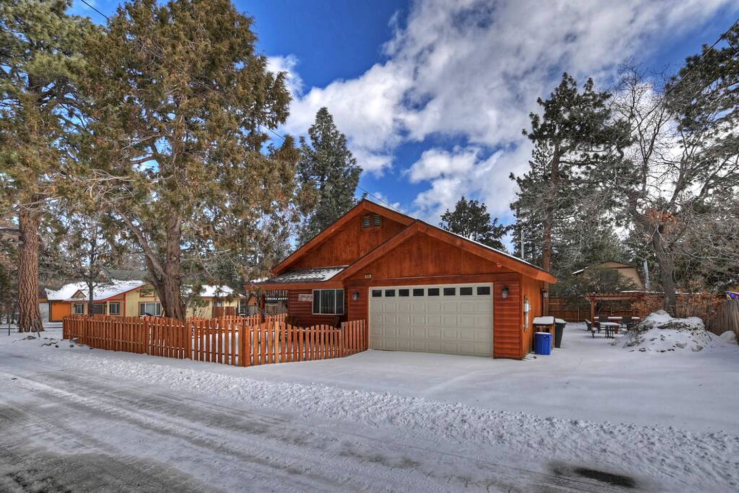 Pet-Friendly Retreat: Cozy Cabin in Sugarloaf, California