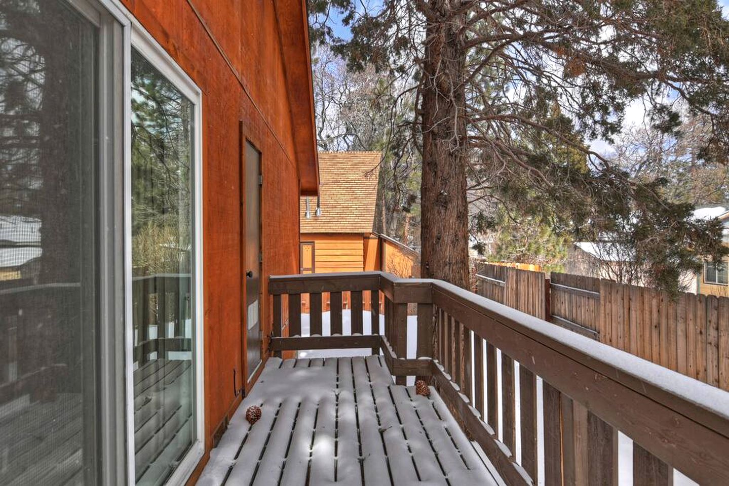 Pet-Friendly Retreat: Cozy Cabin in Sugarloaf, California