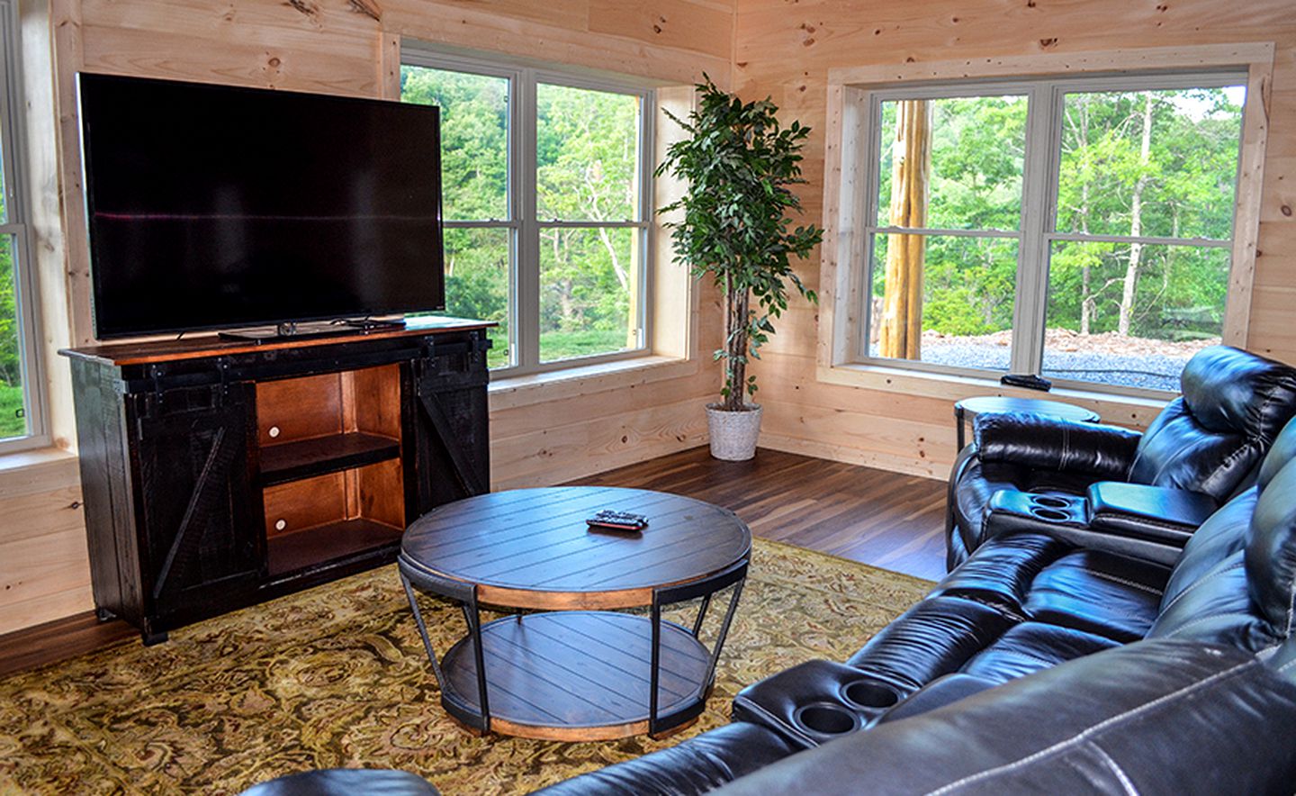 Serenity Awaits: Secluded Cabin Rental in Black Mountain, North Carolina
