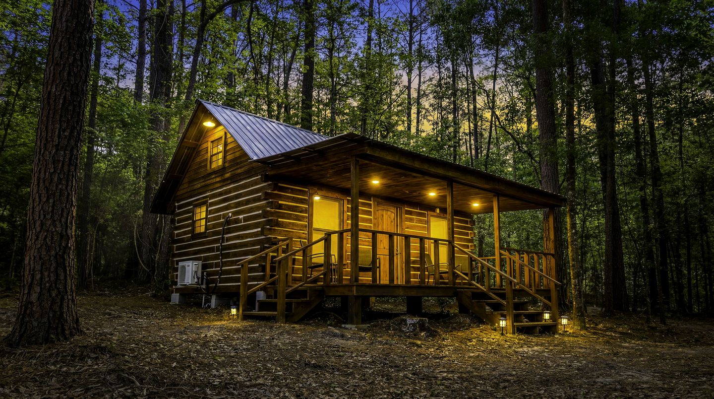 Secluded Cabin Retreat Near Big Thicket & Naskila Casino in Livingston, Texas