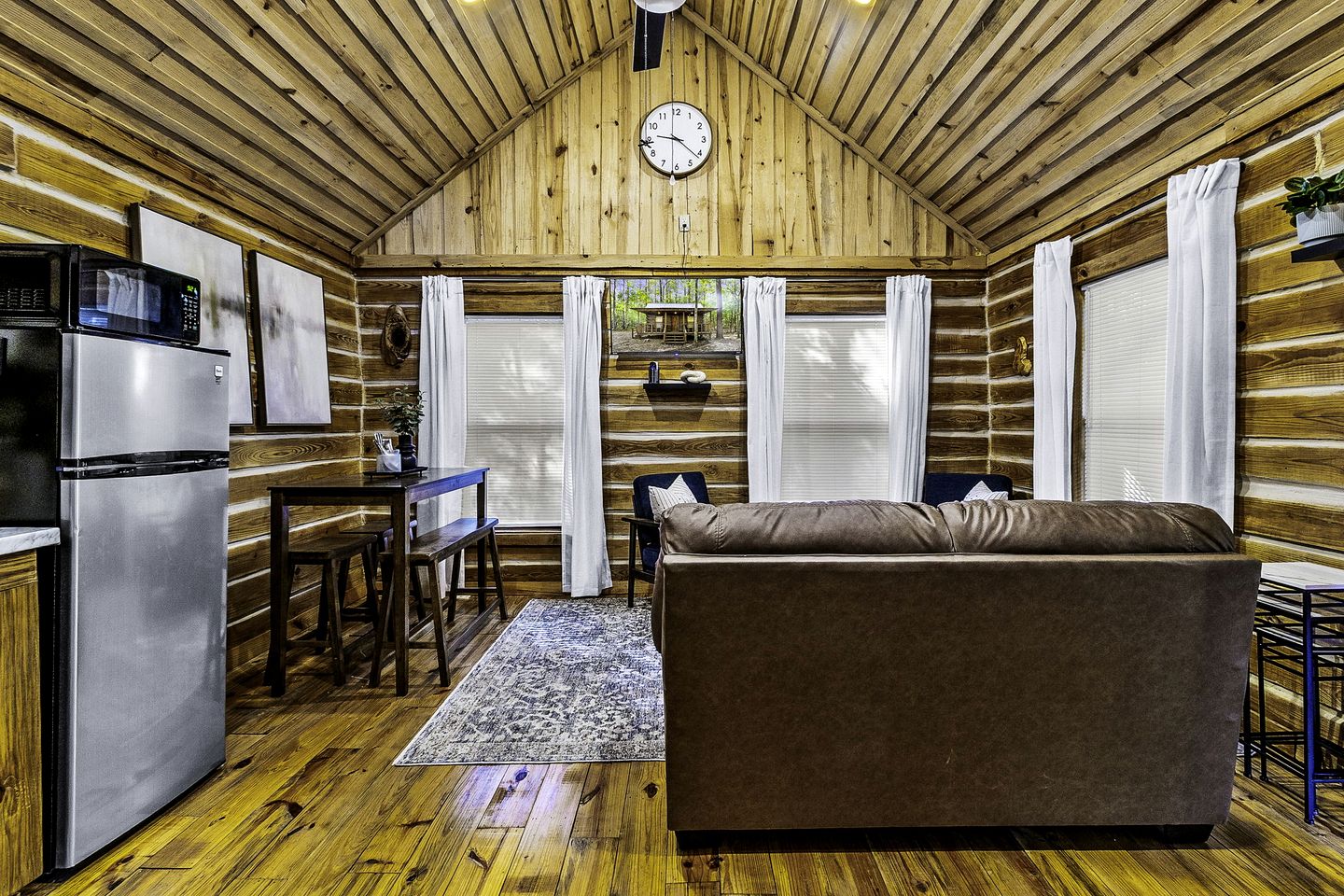Secluded Cabin Retreat Near Big Thicket & Naskila Casino in Livingston, Texas