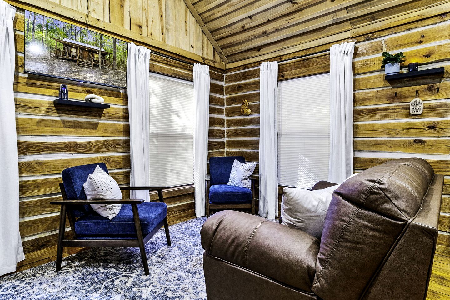 Secluded Cabin Retreat Near Big Thicket & Naskila Casino in Livingston, Texas