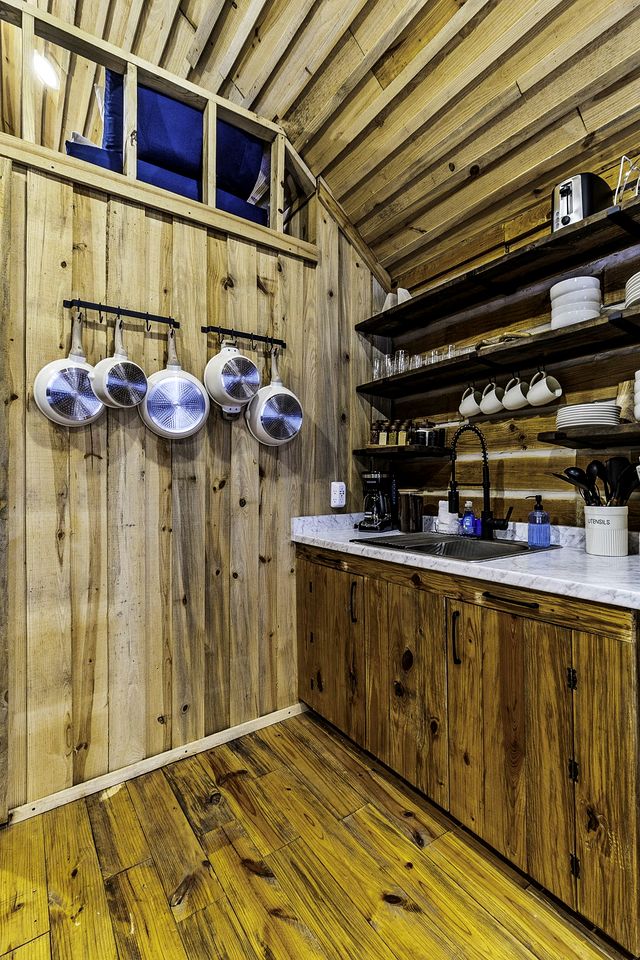 Secluded Cabin Retreat Near Big Thicket & Naskila Casino in Livingston, Texas