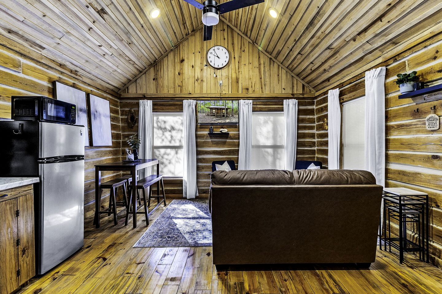 Secluded Cabin Retreat Near Big Thicket & Naskila Casino in Livingston, Texas