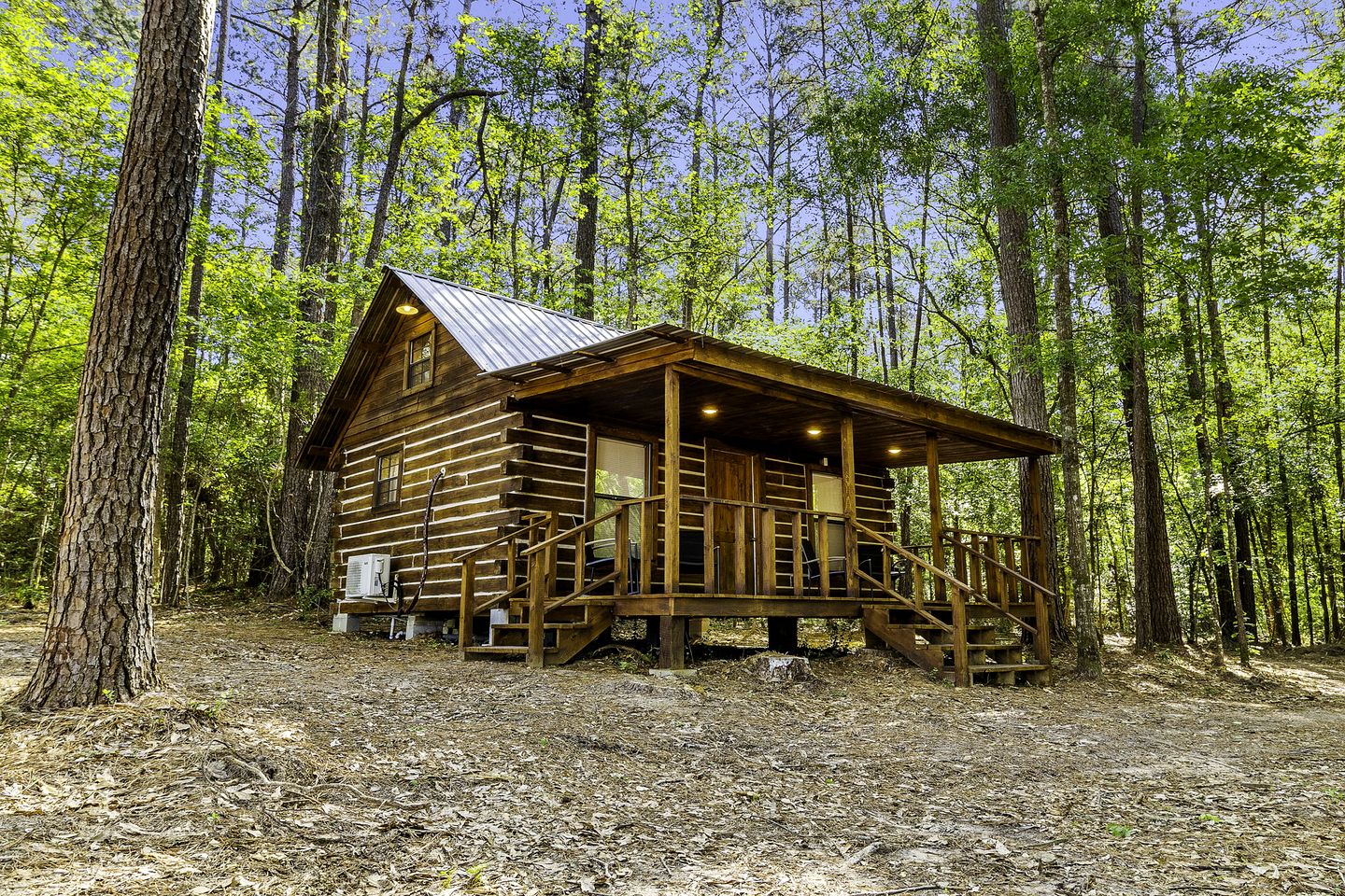 Secluded Cabin Retreat Near Big Thicket & Naskila Casino in Livingston, Texas