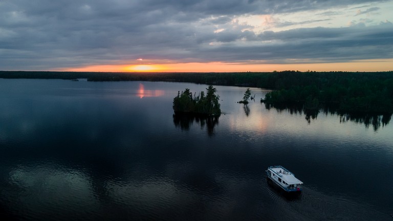 The Minnow Houseboat @ Timber Bay (30' HB03) | Vacation Rentals (Babbitt, Minnesota, United States of America)