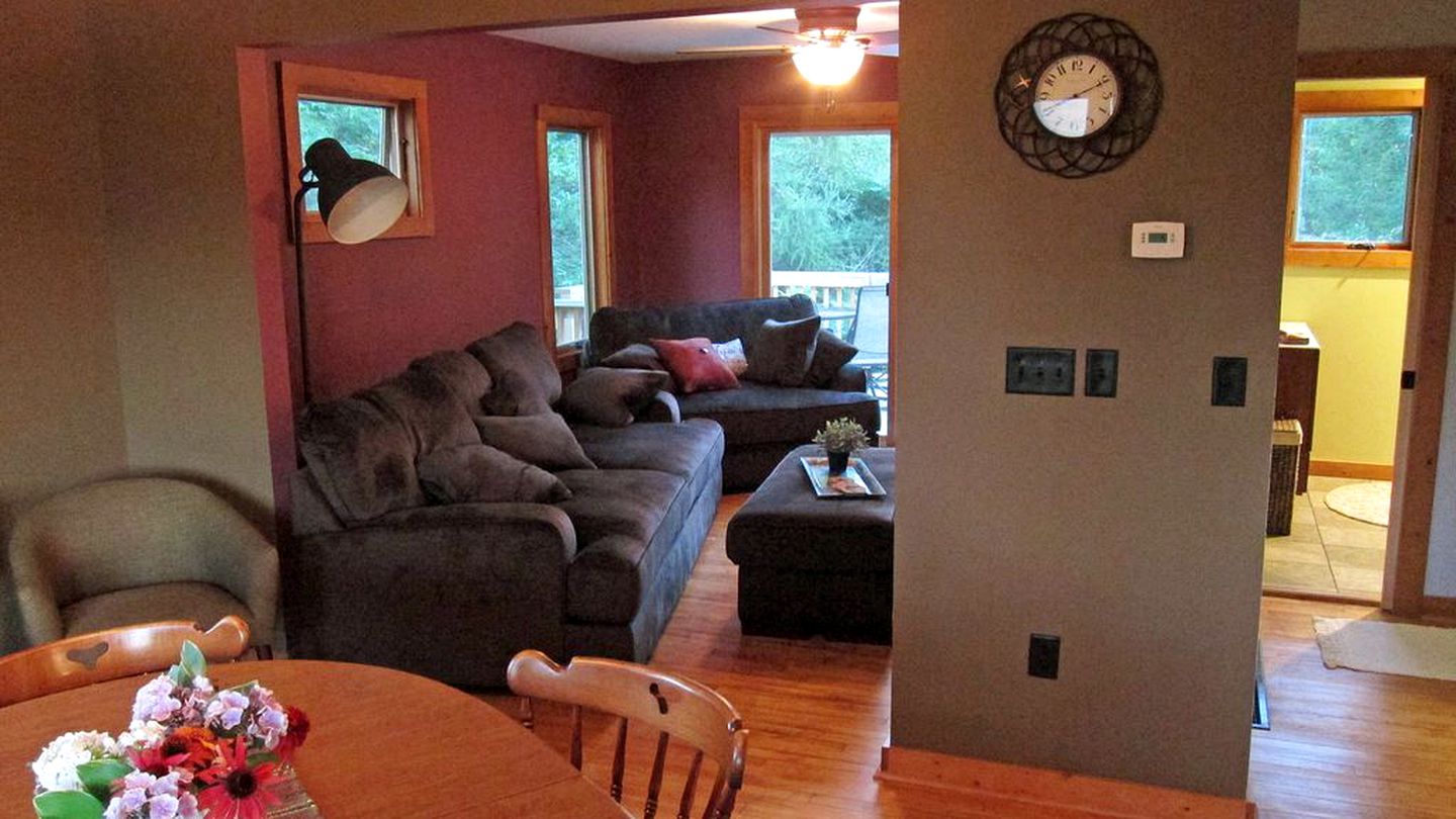 Cozy Cabin Rental with Gorgeous Farmland Views near Barronett, Wisconsin