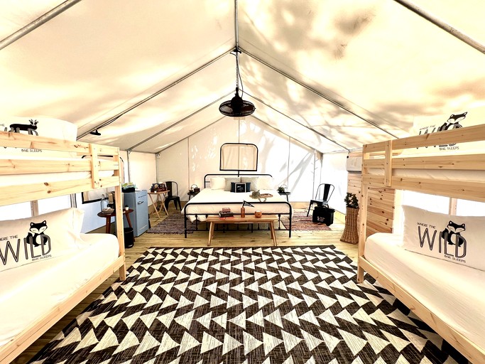 Tented Cabins (United States of America, Sarasota, Florida)